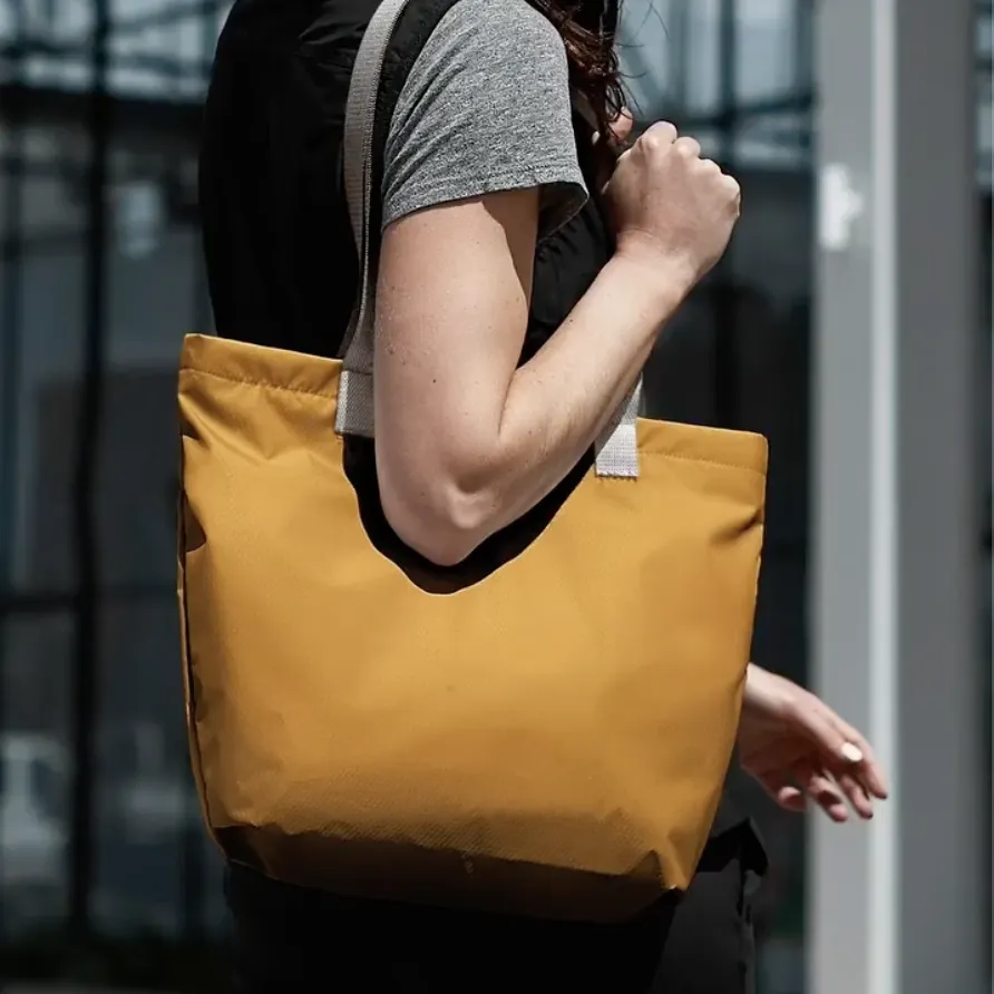 Bellroy Lite Tote | Flexible Lightweight Zip Tote Bag