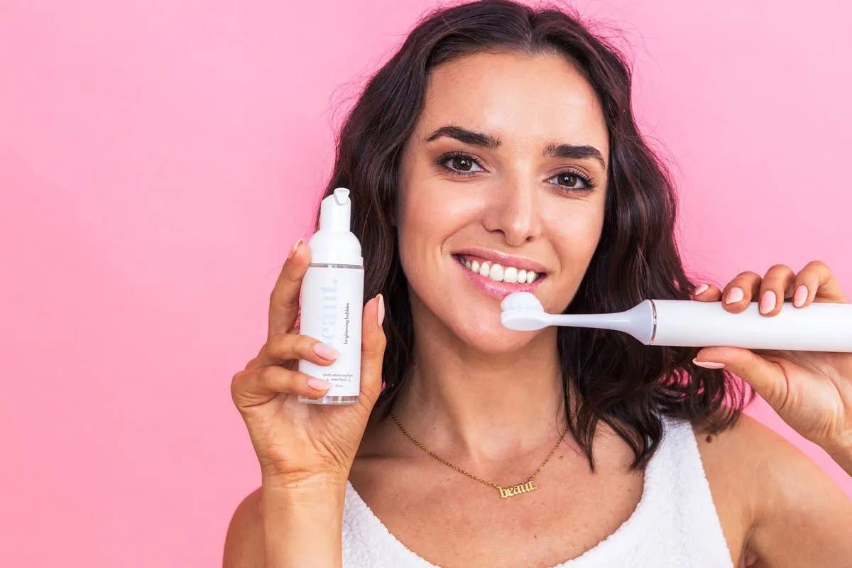 Brightening Bubbles Teeth Whitening Foam- Strawberry