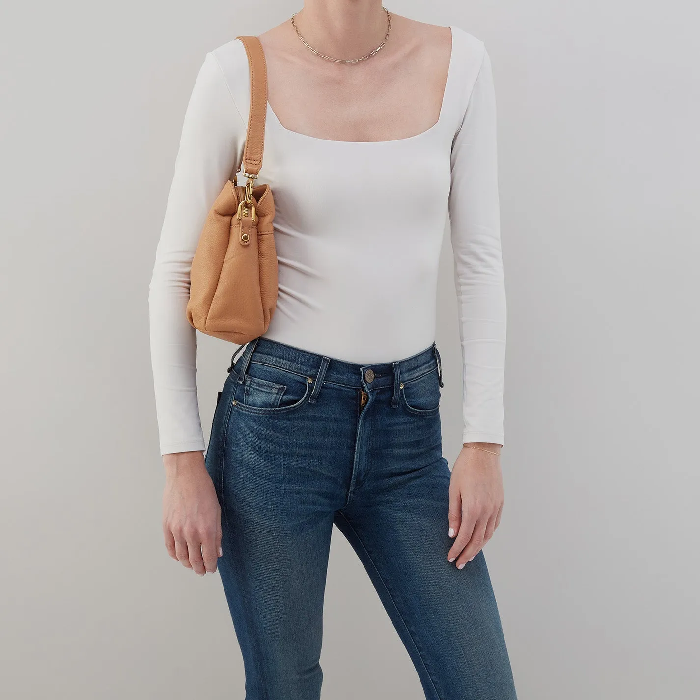 Starr Convertible Shoulder Bag In Pebbled Leather - Sandstorm